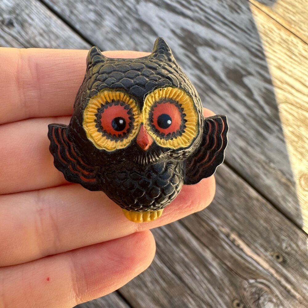 Vintage Jewelry Owl brooch pin